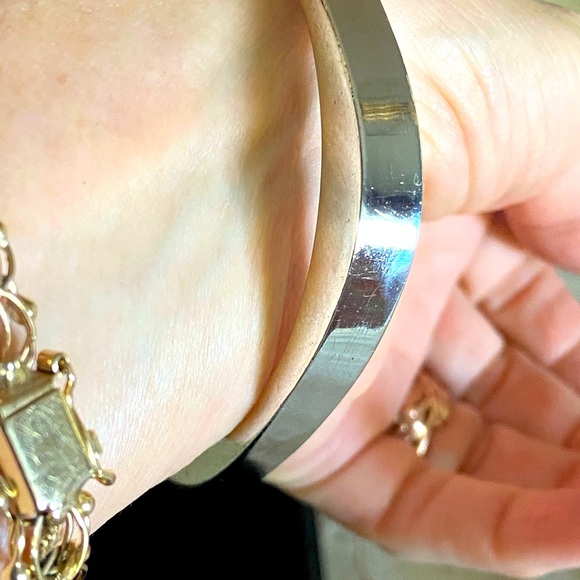 Tiffany Lovers! Similar Shape Shiny Vintage, Fabulous SS Rounded Square Bangle! - Picture 3 of 5